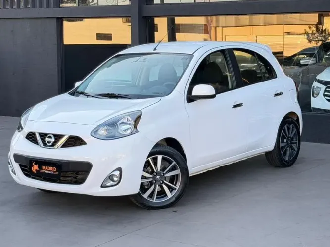 Nissan March SL 1.6 16V Flexstart 5P