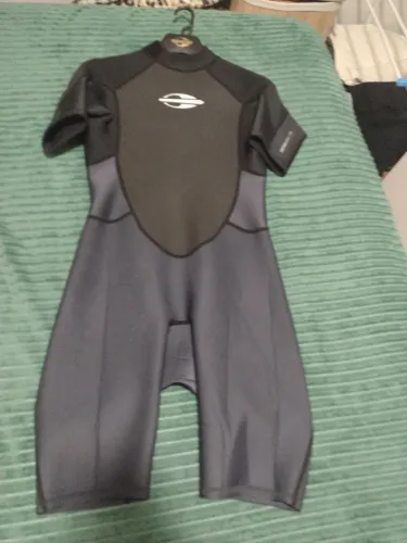 Roupa neoprene pra esportes aquático